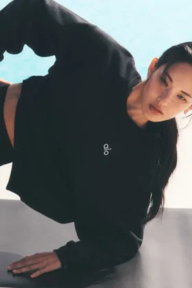Accolade Crew Neck Pullover - Black