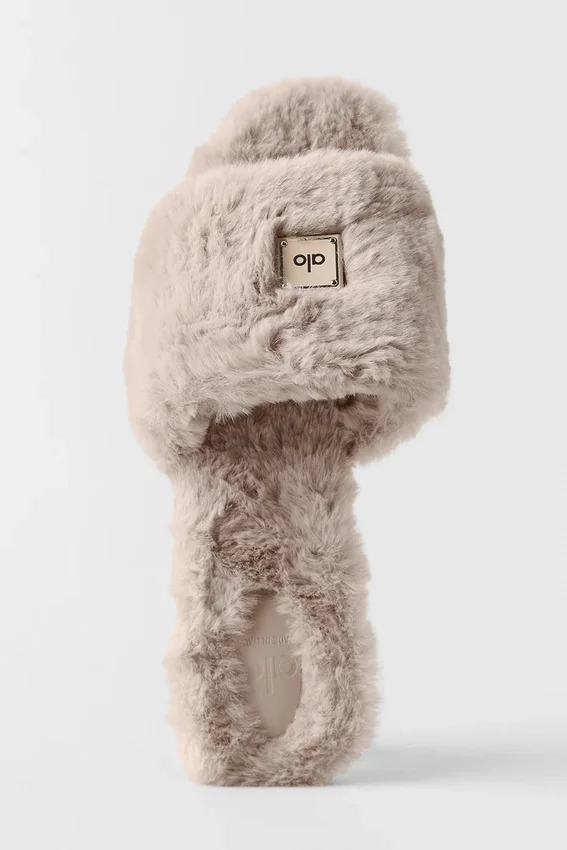 Alo Classico Faux Fur Sandal - Oat