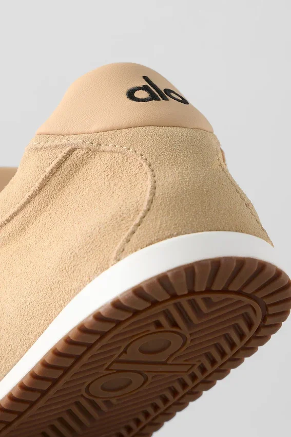 Alo Sunset Sneaker + Jisoo - Caramel Cream