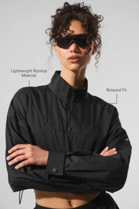 Cropped 1/4 Zip Aerial Pullover – Black