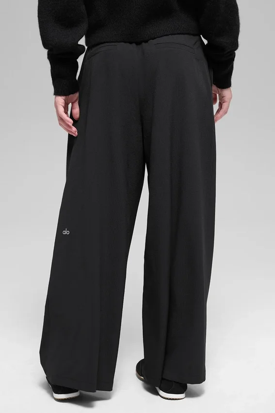 High-Waist Dreamscape Trouser (Short) - Black