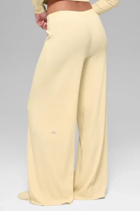 Mid-Rise Dreamlight Straight Pant – Candlelight Yellow