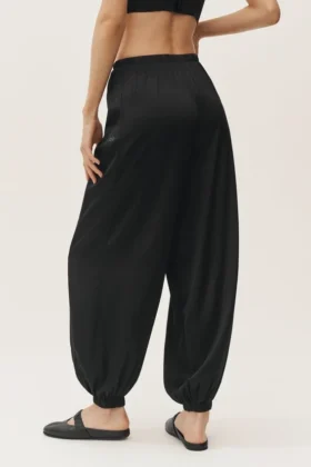 Silk Blend High-Waist Radiance Pant – Black