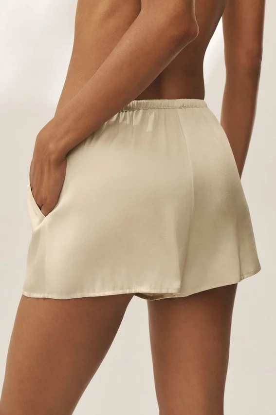 Silk Blend Radiance Short - Sandy Beige
