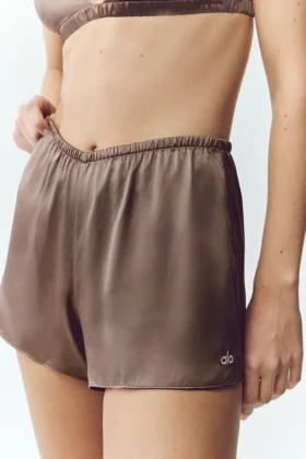 Silk Luminous Short – Alpine Cocoa