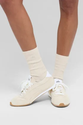 Unisex Half-Crew Understated Sock – Bone
