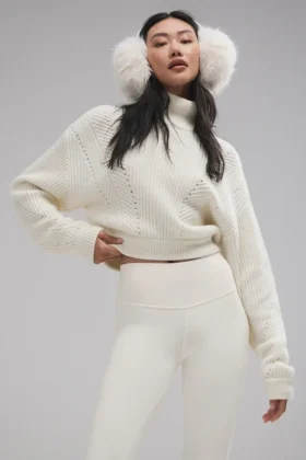 Winter Magic Cashmere Turtleneck - Ivory