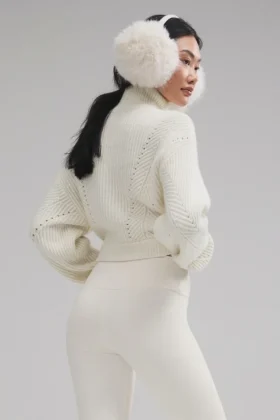 Winter Magic Cashmere Turtleneck – Ivory
